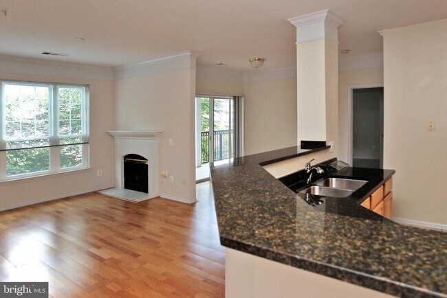 Foto del edificio - 1600 Spring Gate Dr.