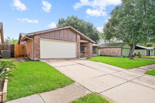 Foto del edificio - 13910 New Village Ln