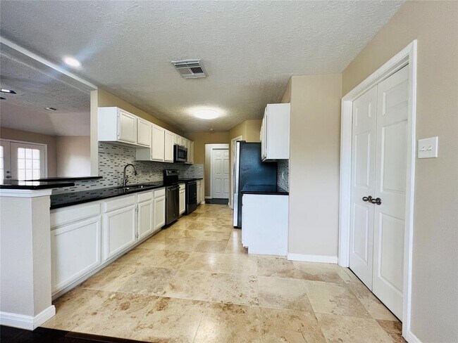 Foto del edificio - 402 Forest Hills Dr