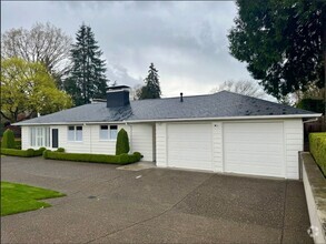 Building Photo - 4405 SW 78th Ave