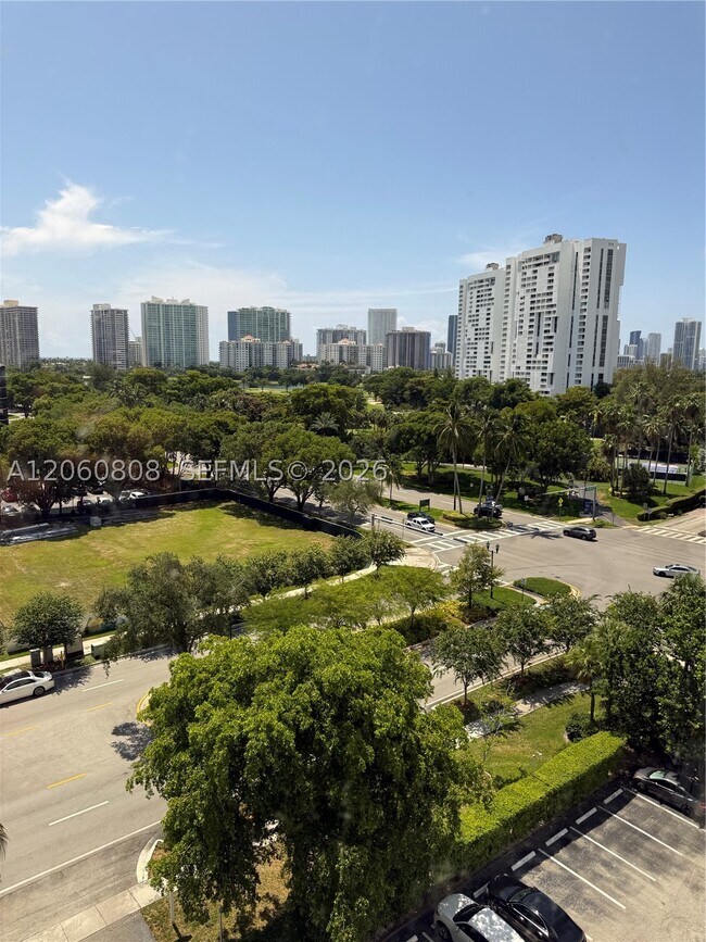 Building Photo - 3375 N Country Club Dr