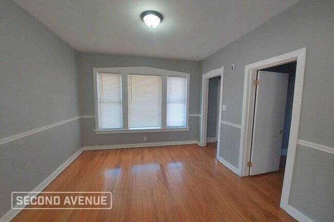 Building Photo - 10743 S Prairie Ave