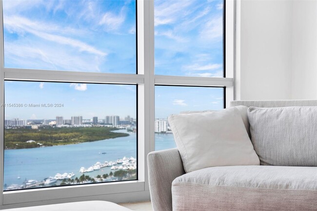 Foto del edificio - 10295 Collins Ave