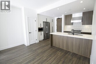 Building Photo - 6933 Cambie St.