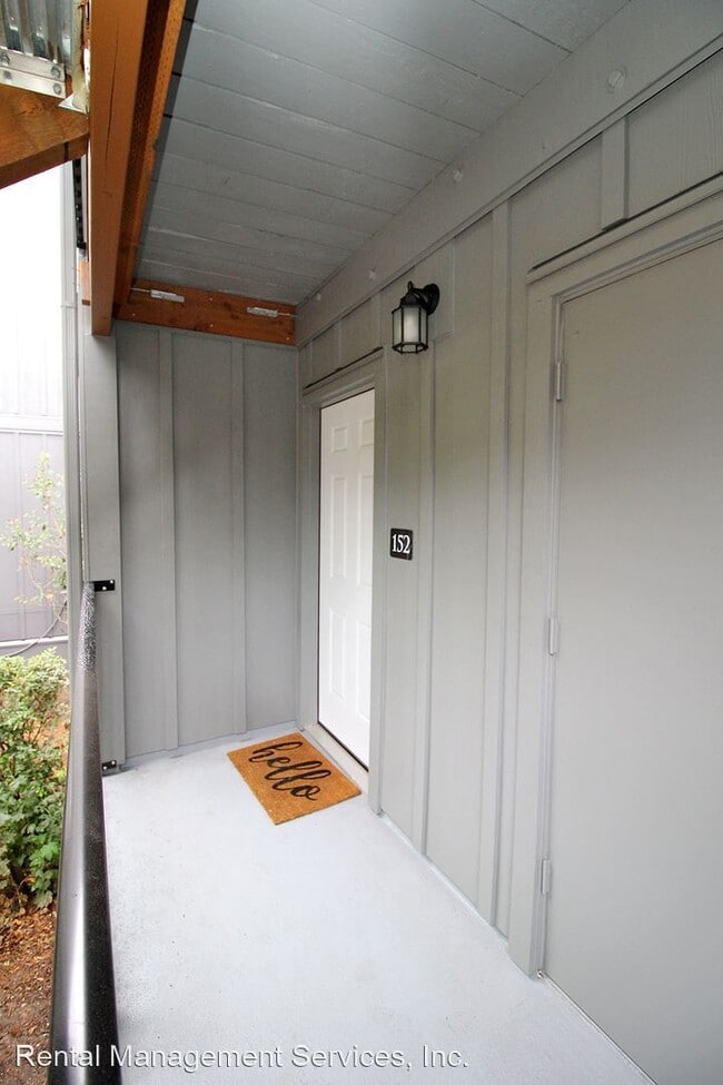 Building Photo - 3 br, 2.5 bath House - 4 Touchstone Dr #152
