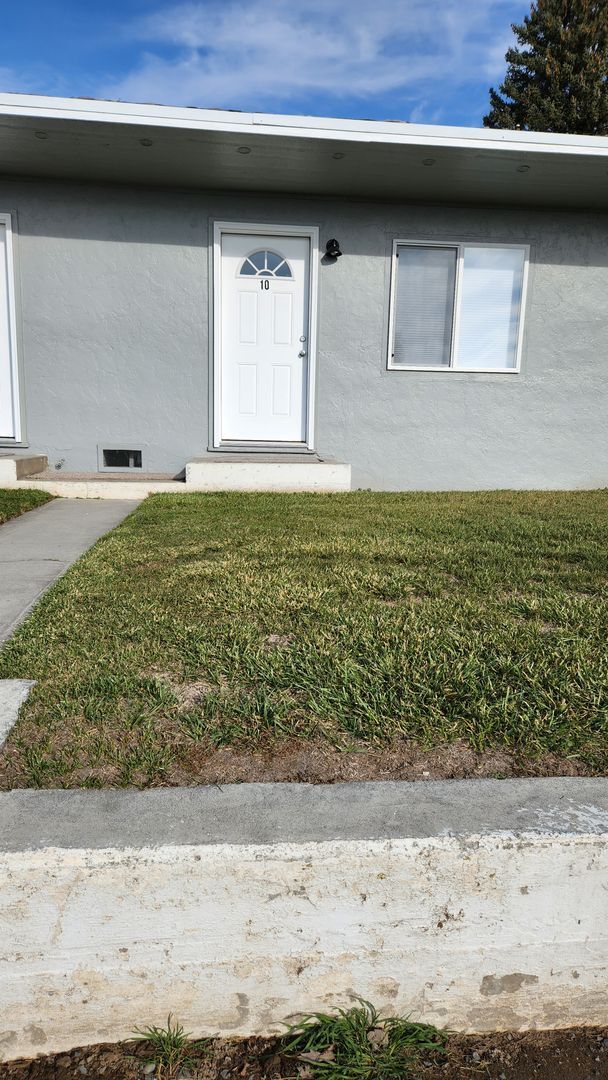 Building Photo - 10748 Rd 4 NE