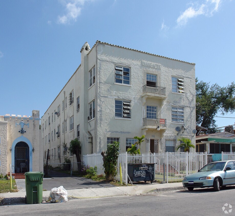 Foto del edificio - Evans Apartments