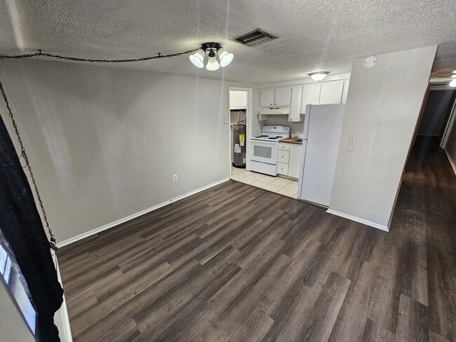 Building Photo - 2988 Green Acres Ave