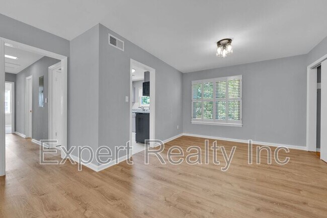 Building Photo - 2060 Montreat Dr