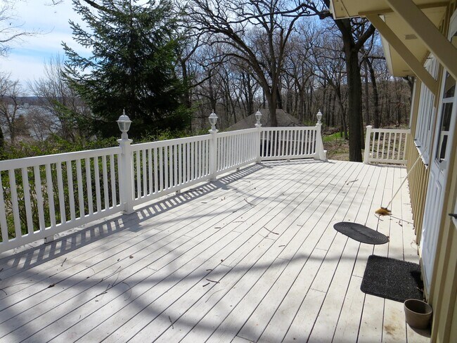 Foto del edificio - W281N3405 Taylors Woods Rd