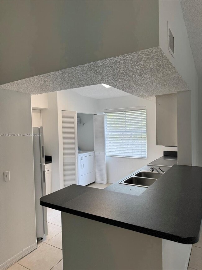 Foto del edificio - 9615 NW 1st Ct