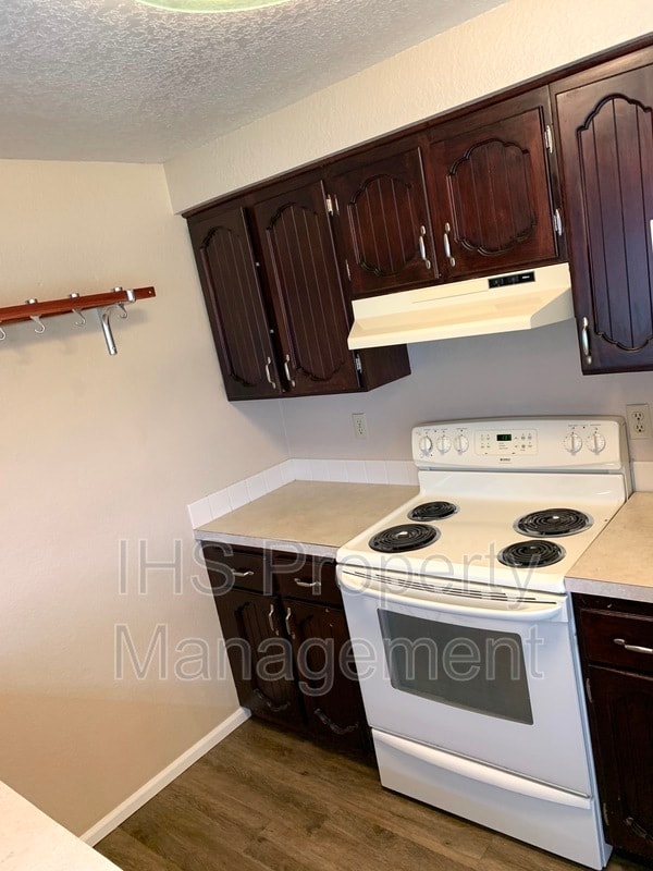 Building Photo - 912 E Eastlake Dr