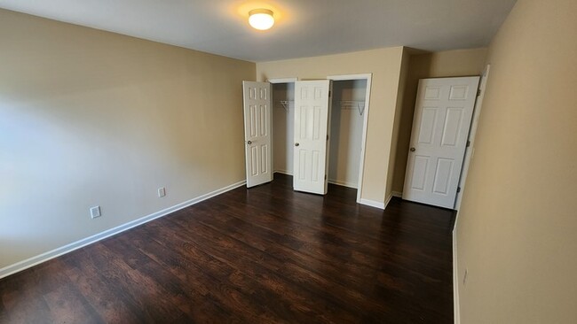 Building Photo - Walking distance to Downtown Sugar Hill!