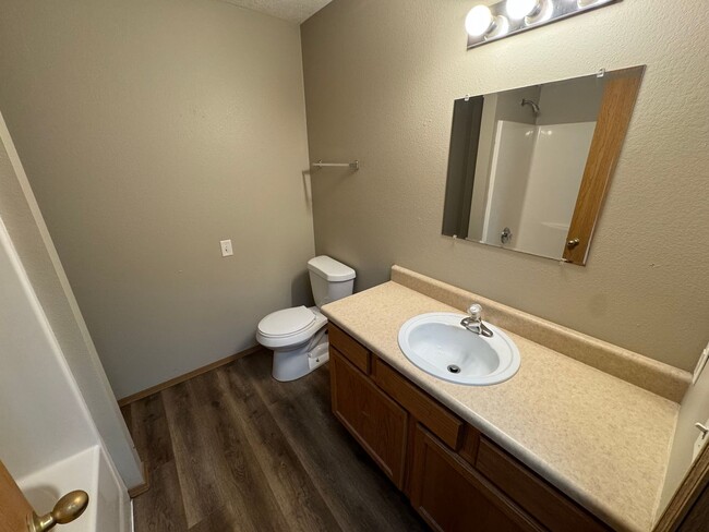 Building Photo - Updated 2 bedroom one bath apartment in be...