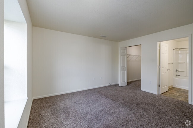 2BR, 2BA - 1,050SF - Primary Bedroom - Cedarshores Apartments