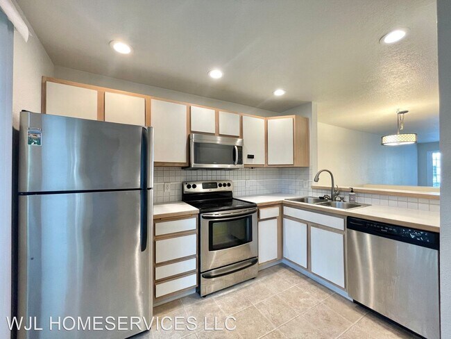 Foto del edificio - 2 br, 2.5 bath House - 630 122nd Ave NE