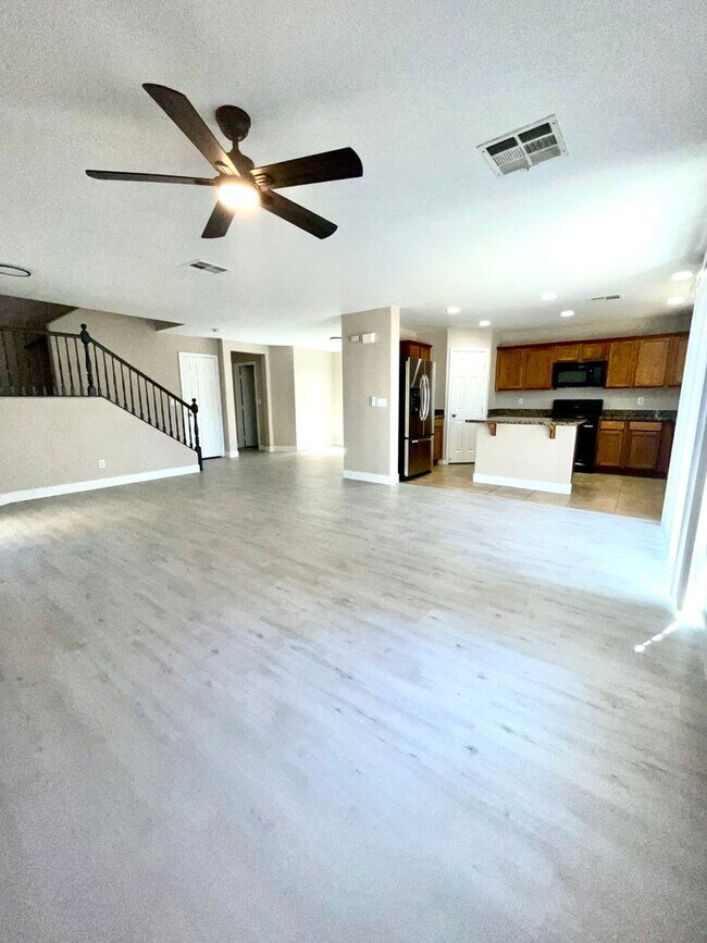 Foto del edificio - 4 Bedroom Updated Home steps from Liberty ...