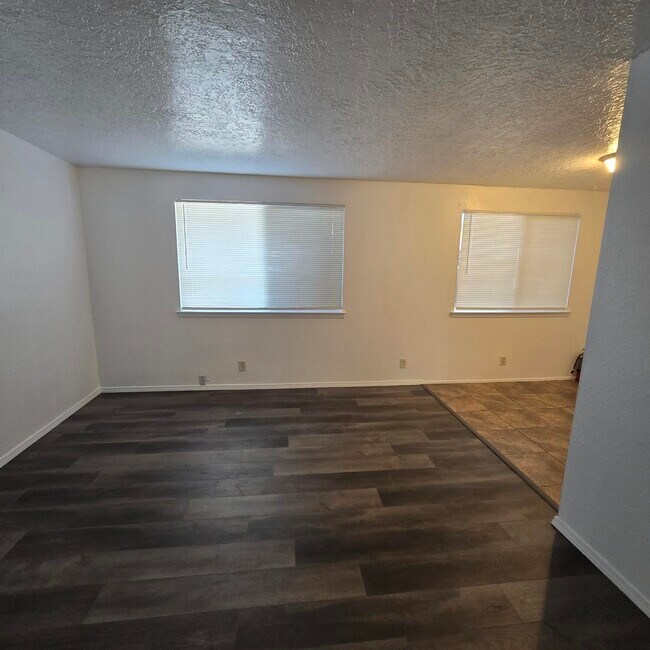 Foto del edificio - 10616 Towner Ave NE