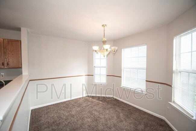 Building Photo - 4545 Connaught Dr E