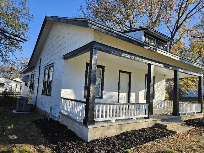 Foto del edificio - 715 E Church St