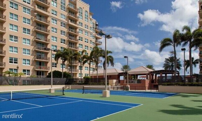 Building Photo - 2 br, 2 bath Apartment - 2800 Yacht Club Blvd
