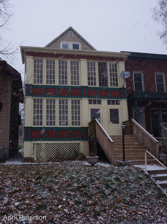 Building Photo - 1017 E 5th St