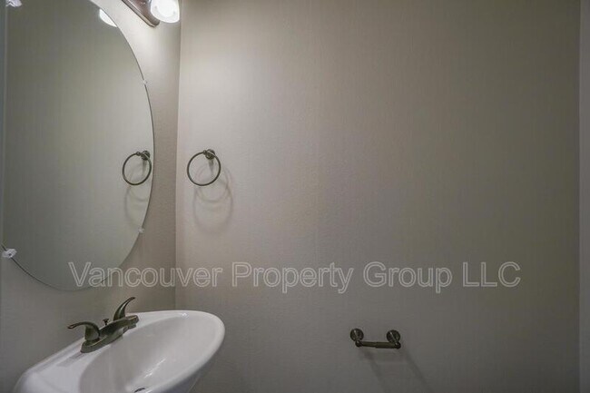 Foto del edificio - 5809 NE 71st Ave
