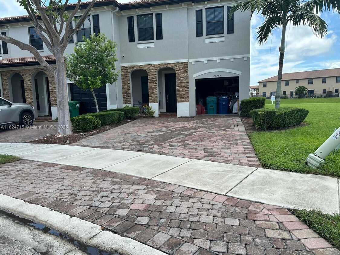Foto principal - 23983 SW 118 Ave