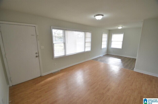 Foto del edificio - 1024 Brooklane Dr