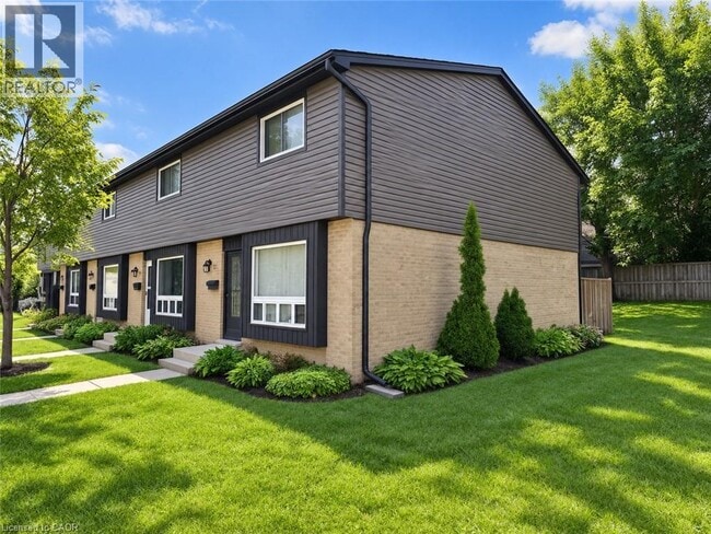 Building Photo - 475 Sandringham Crescent
