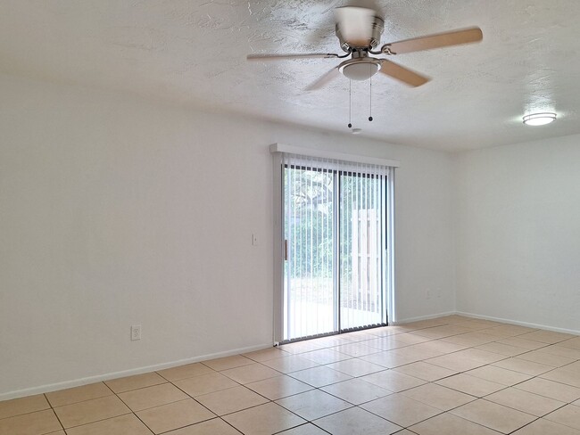 Foto del edificio - 2BR 2BA 1 CAR GARAGE DUPLEX