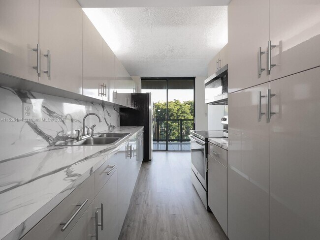 Building Photo - 11800 SW 18th St