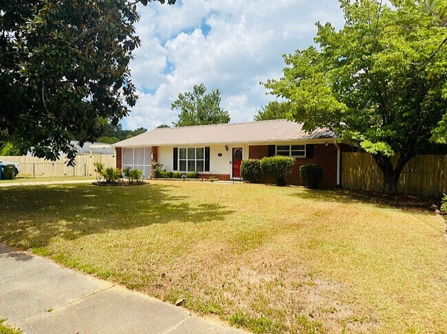 Building Photo - 924 Stoneykirk Dr