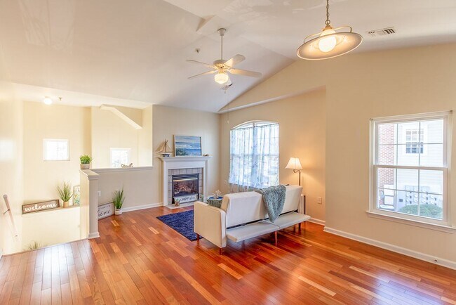 Building Photo - 1075 Weybridge Ct
