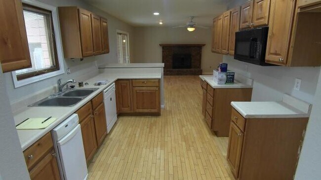 Building Photo - 6 bedroom in Fort Collins CO 80524