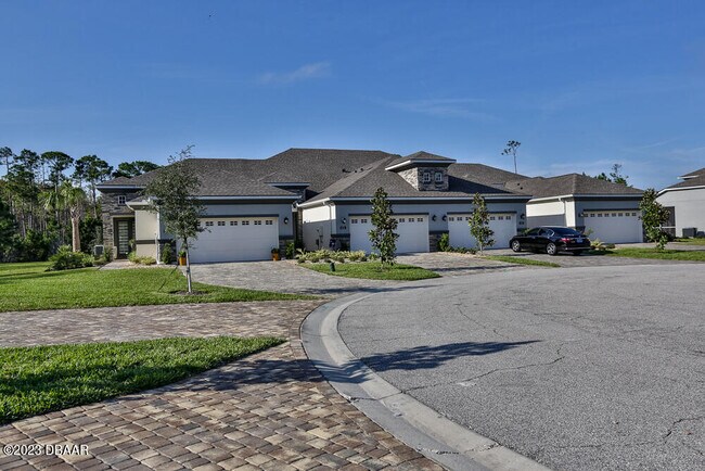 Building Photo - 833 Aldenham Ln