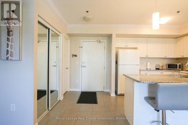 Building Photo - 60-260 Baycliffe Cres