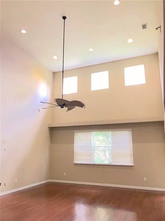 Building Photo - 652 Legacy Park Dr