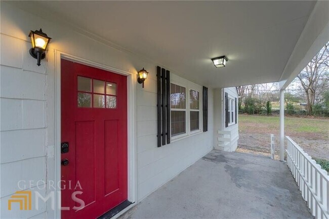 Building Photo - 141 Ayers Ave