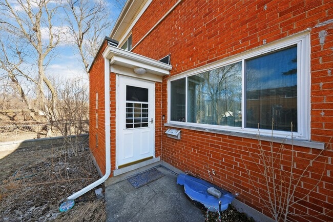 Building Photo - 221 Dodge Ave