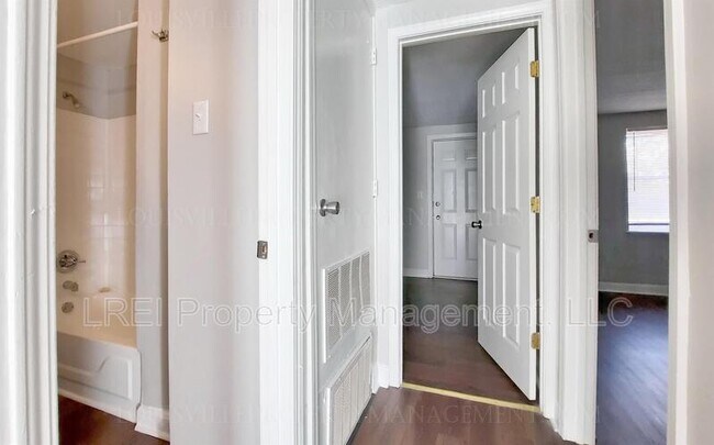 Foto del edificio - 2311 Rodman St