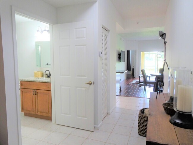 Foto del edificio - 2040 Greenview Shores Blvd