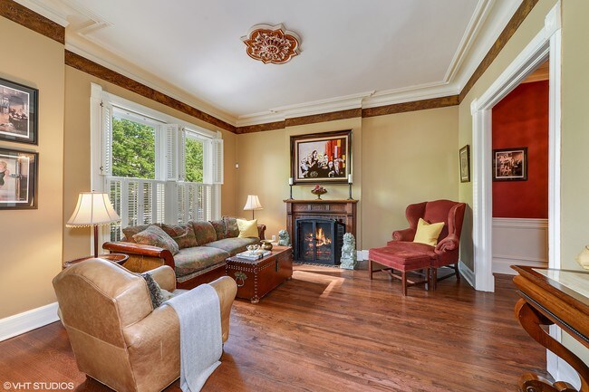 Living Room - 1728 N Wells St