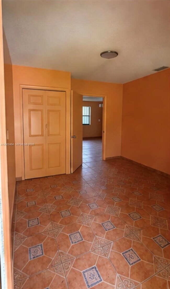 Foto del edificio - 185 NW 82nd St