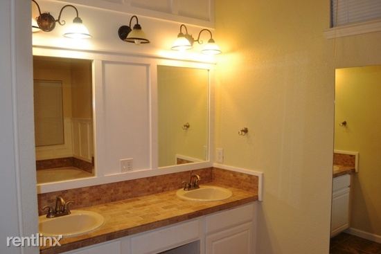 Foto del edificio - 313 Trailwood Dr