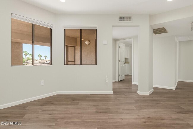 Foto del edificio - 9460 E Mission Ln
