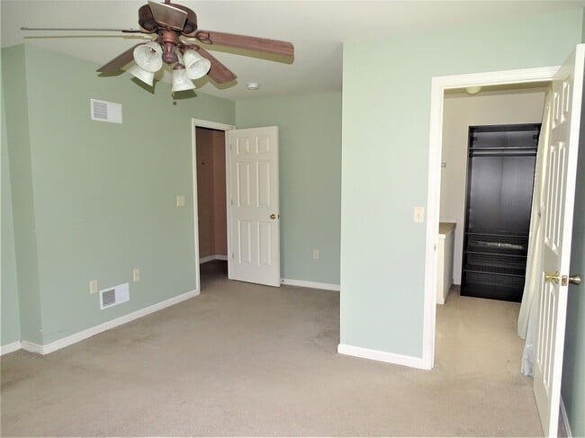 Building Photo - 90 Battens Cir