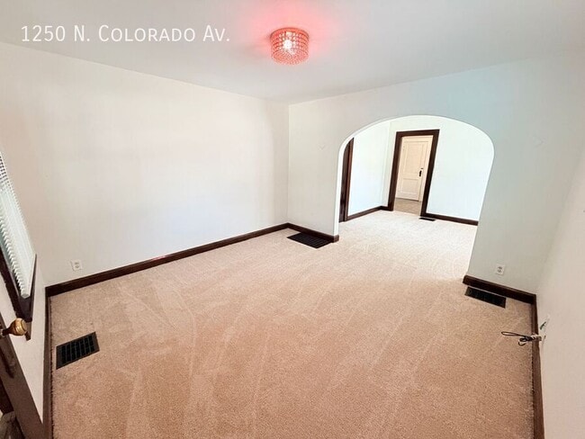 Foto del edificio - 1250 N Colorado Ave