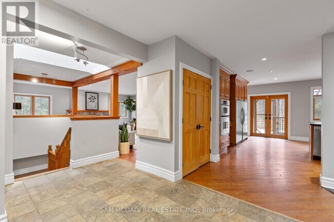 Building Photo - 690 Meadow Wood Rd