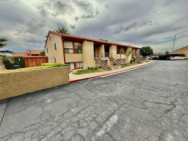 Foto del edificio - One Bedroom, TWO Bath apartment in Downtow...